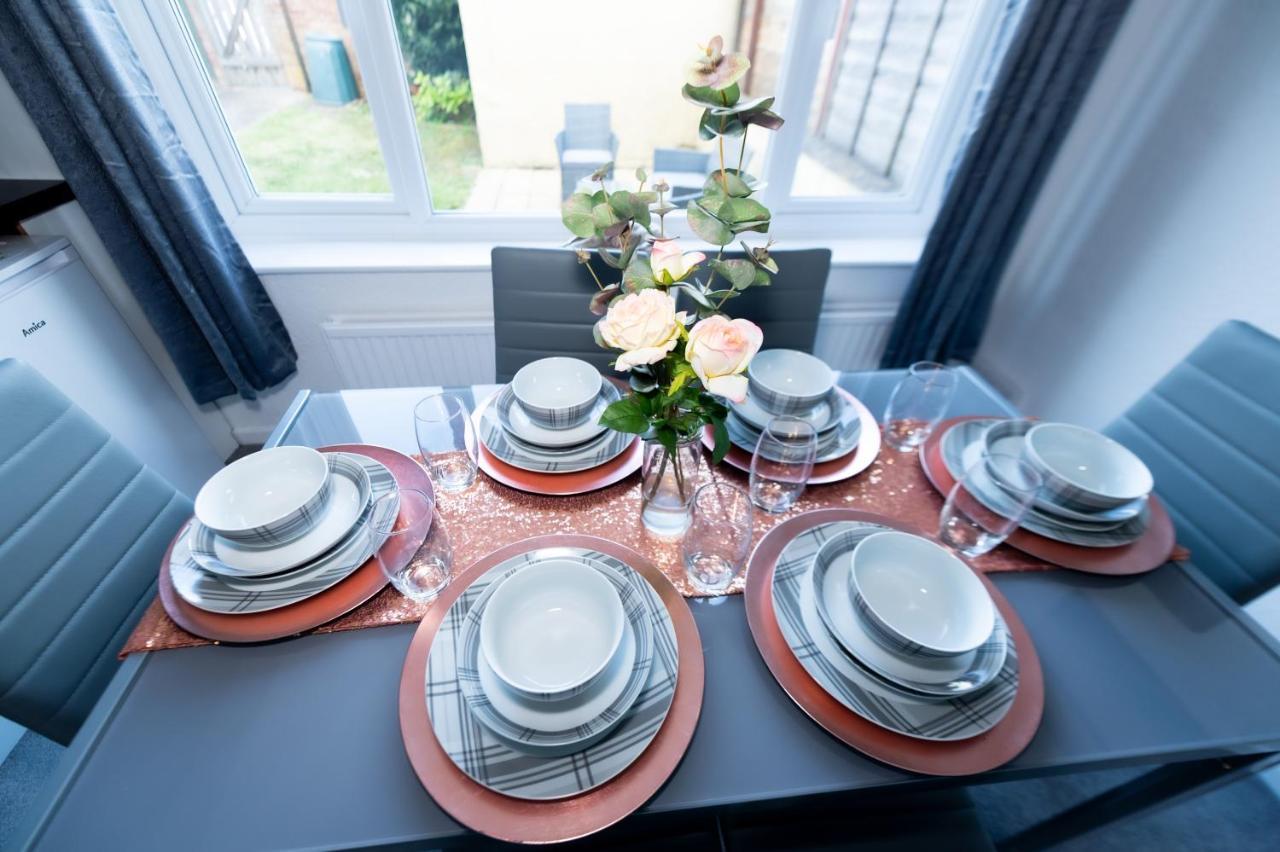 Exceptional Abode, Fast Wifi, Parking, Kingswood Apartamento